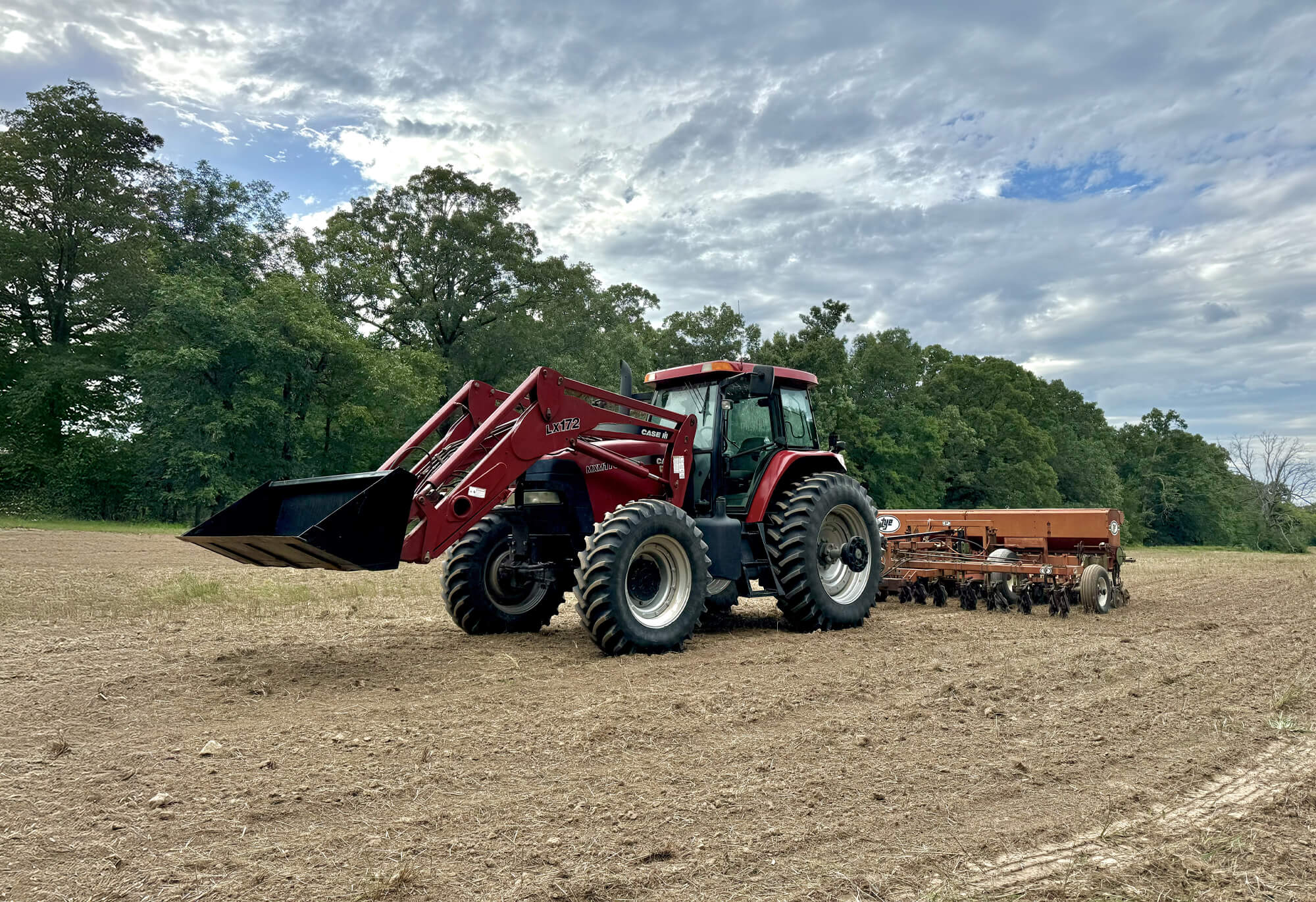 CASE IH LX172 Tractor with Bucket Attachment & Tye Tiller